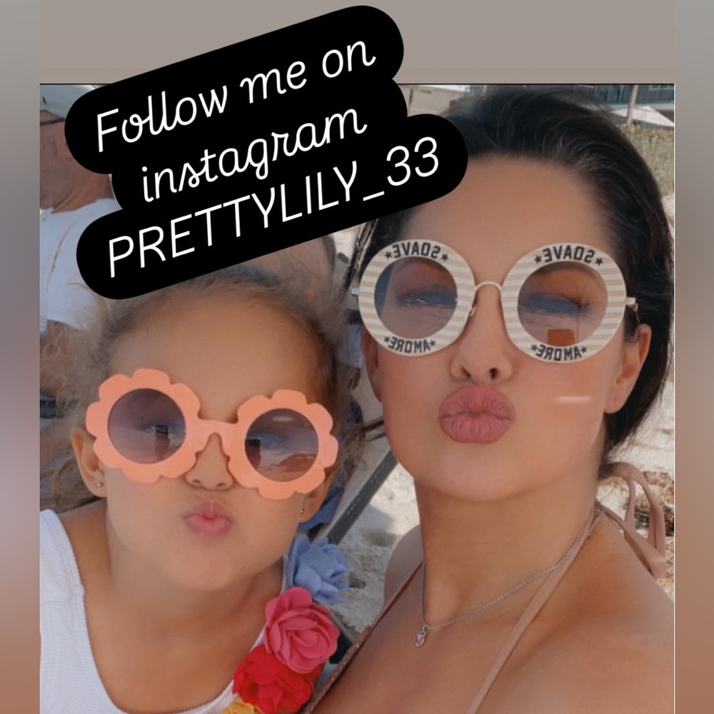 Follow me on my social prettylily_33